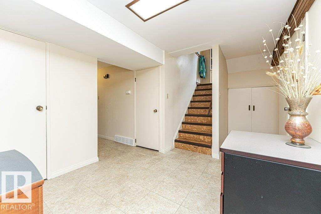 9222 88 ST - 25