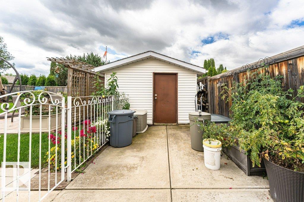 9222 88 ST - Image 32