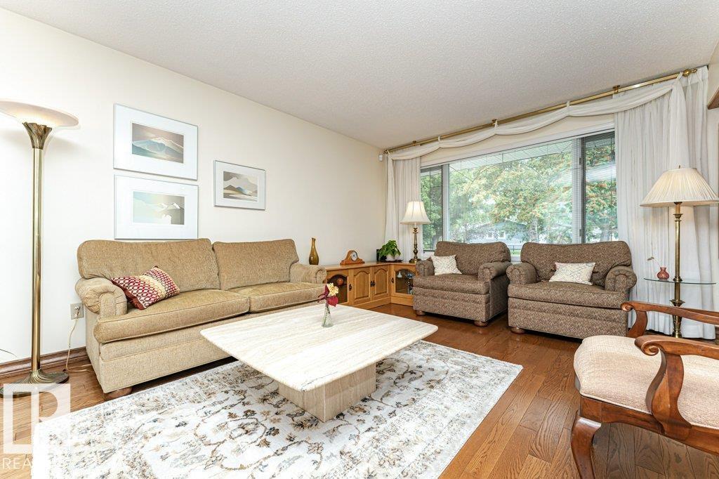 9222 88 ST - 4