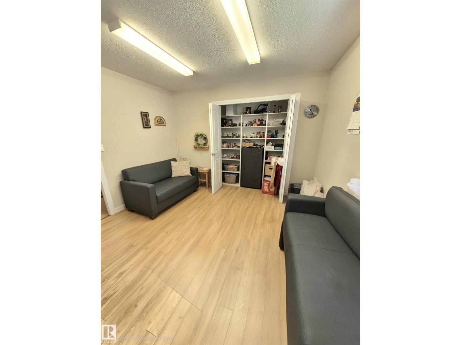 4921 51 AV - Image 16