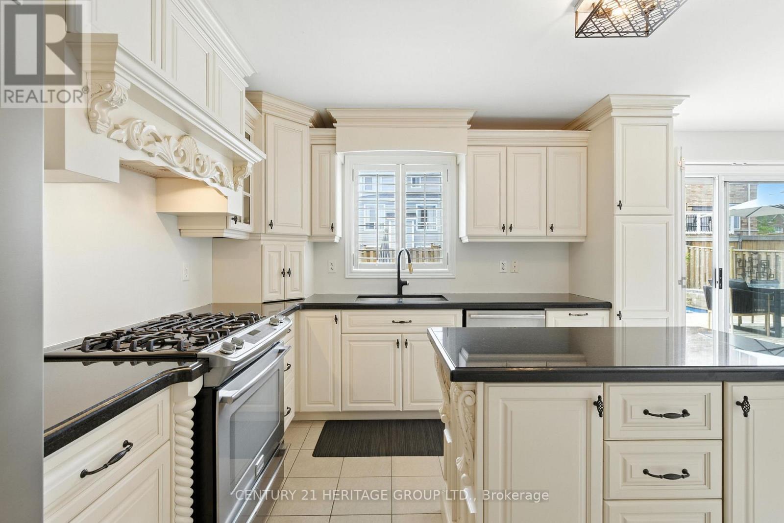 106 LAURENDALE AVENUE - 16