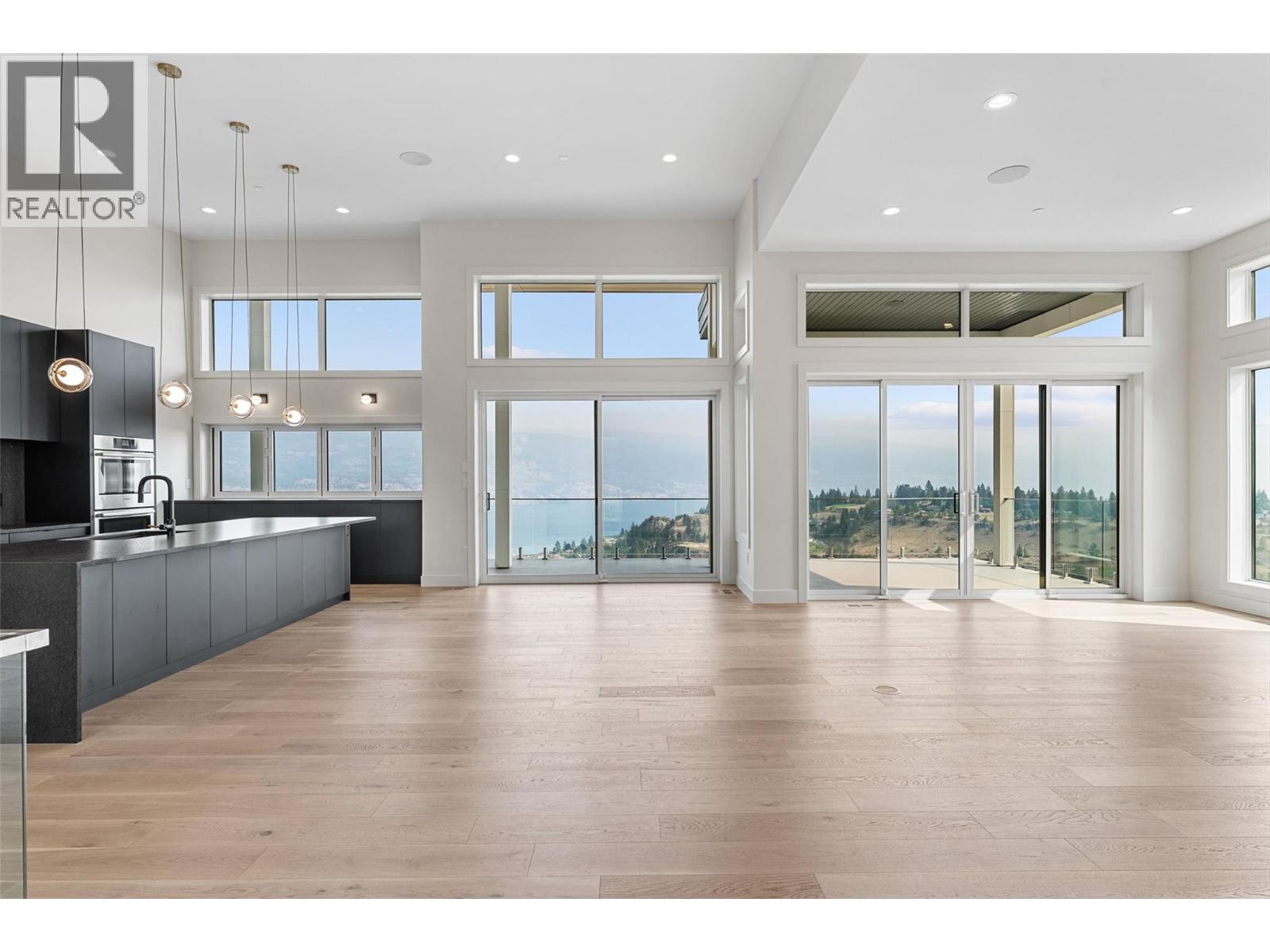 18697 Mckenzie Court, Summerland