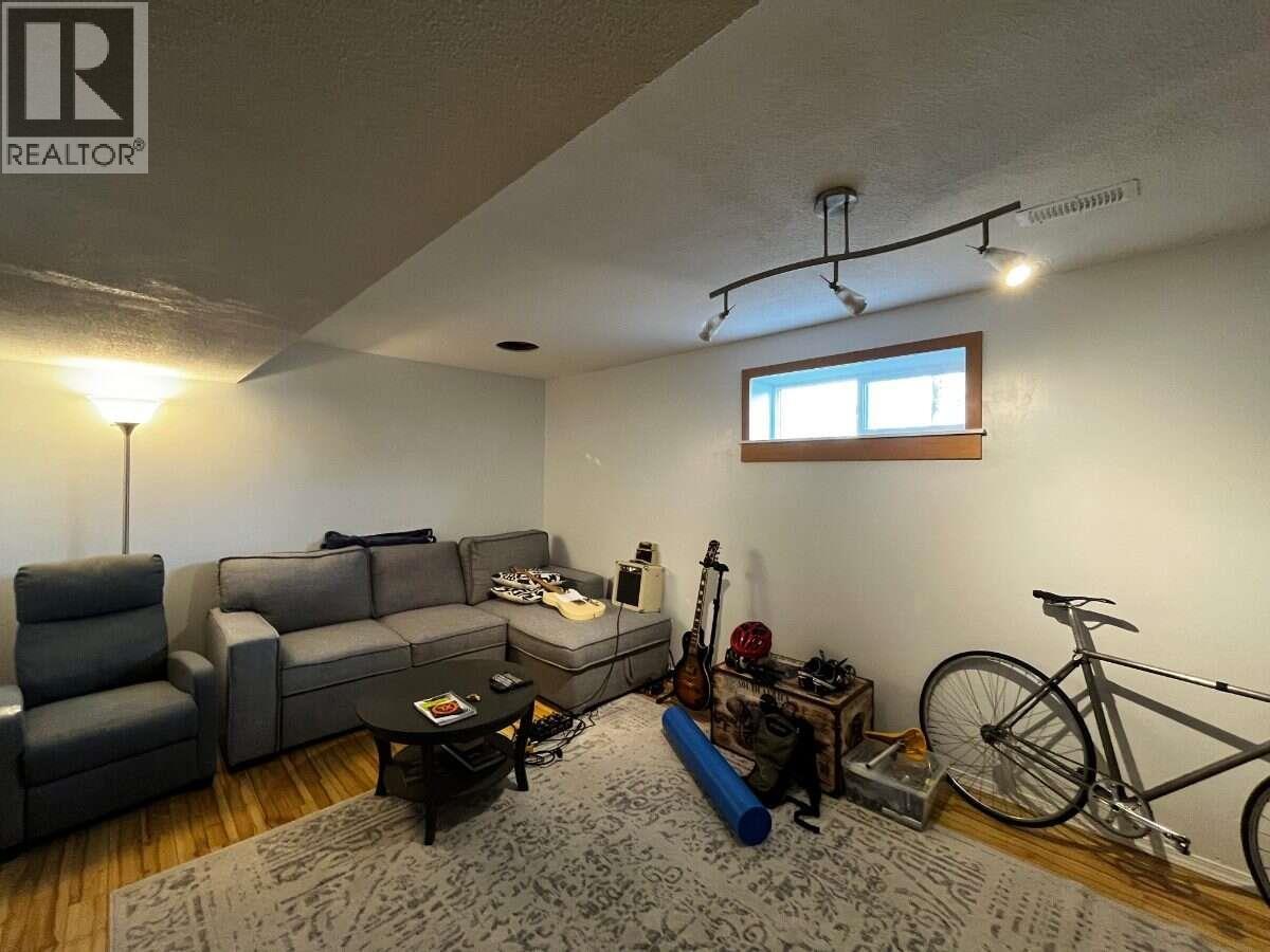 321 N OGILVIE STREET - 33