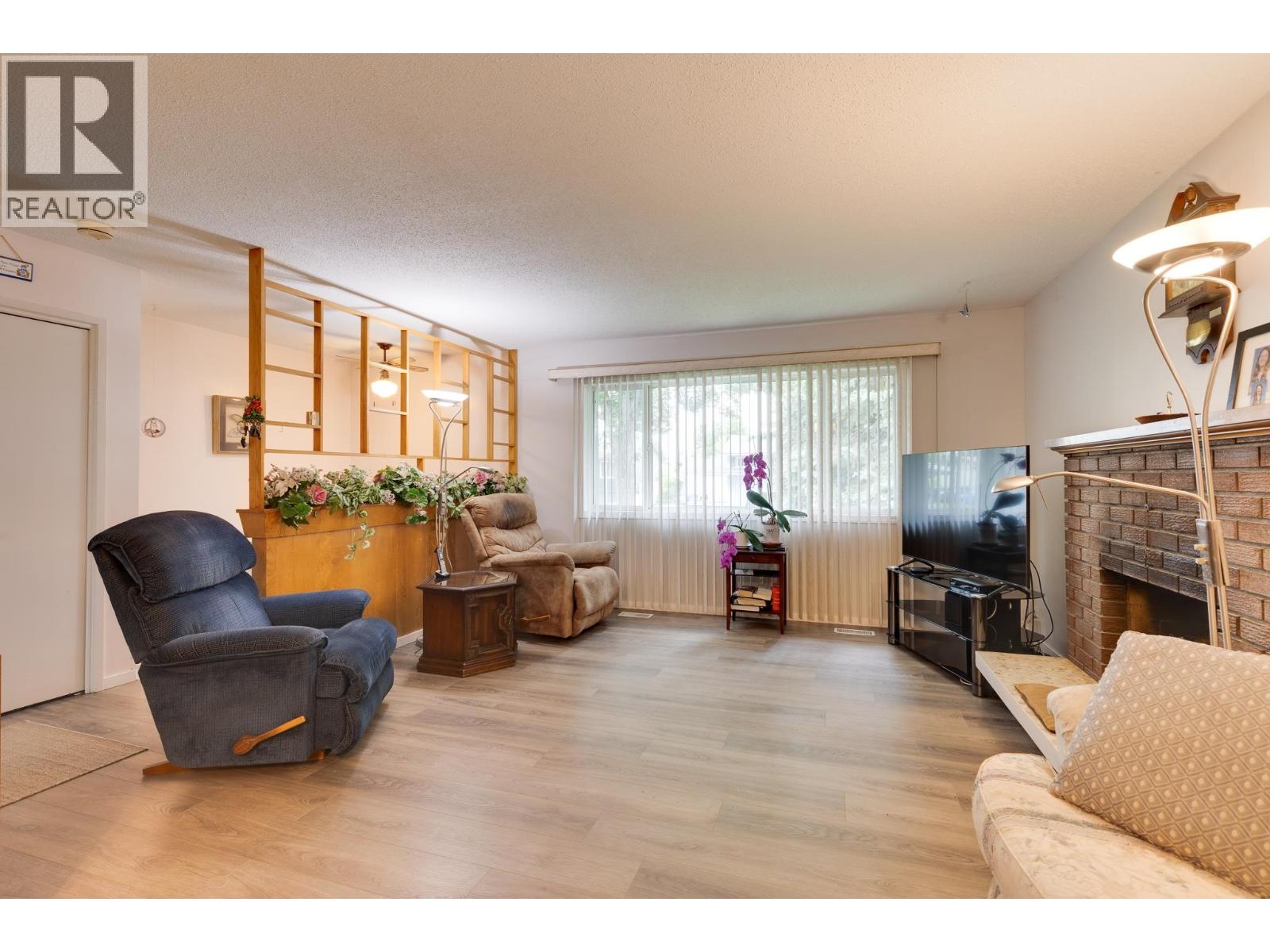 132 MCKENZIE AVENUE - 2