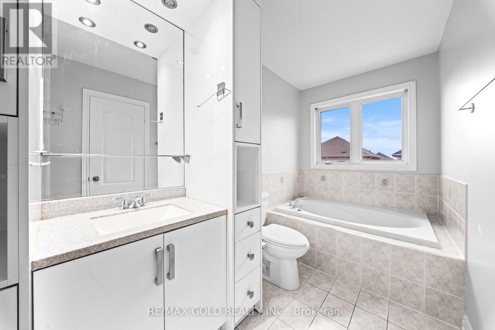 70 CRYSTALVIEW CRESCENT - 13