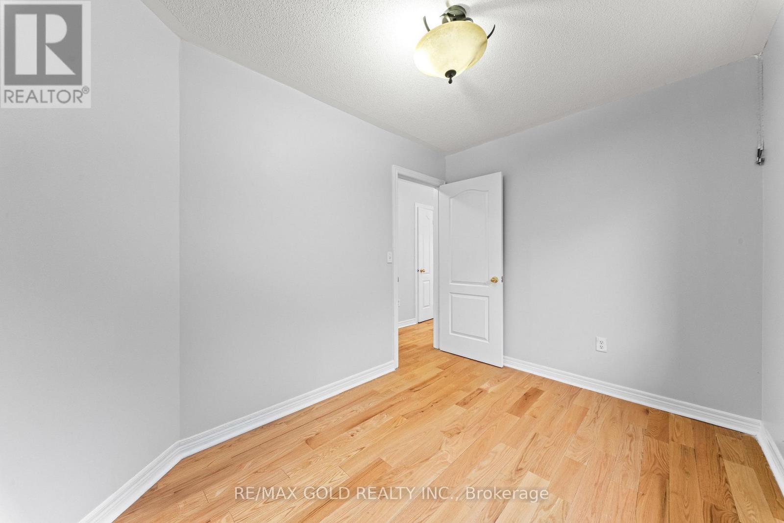 70 CRYSTALVIEW CRESCENT - Image 18
