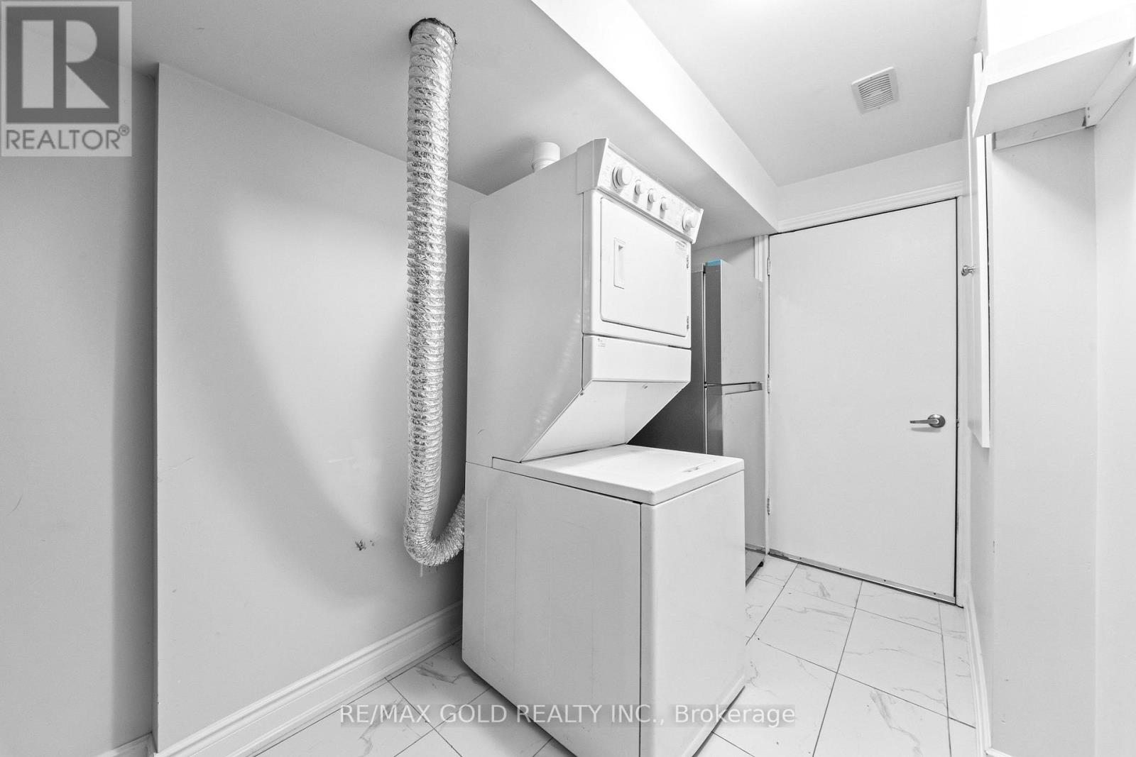 70 CRYSTALVIEW CRESCENT - 24