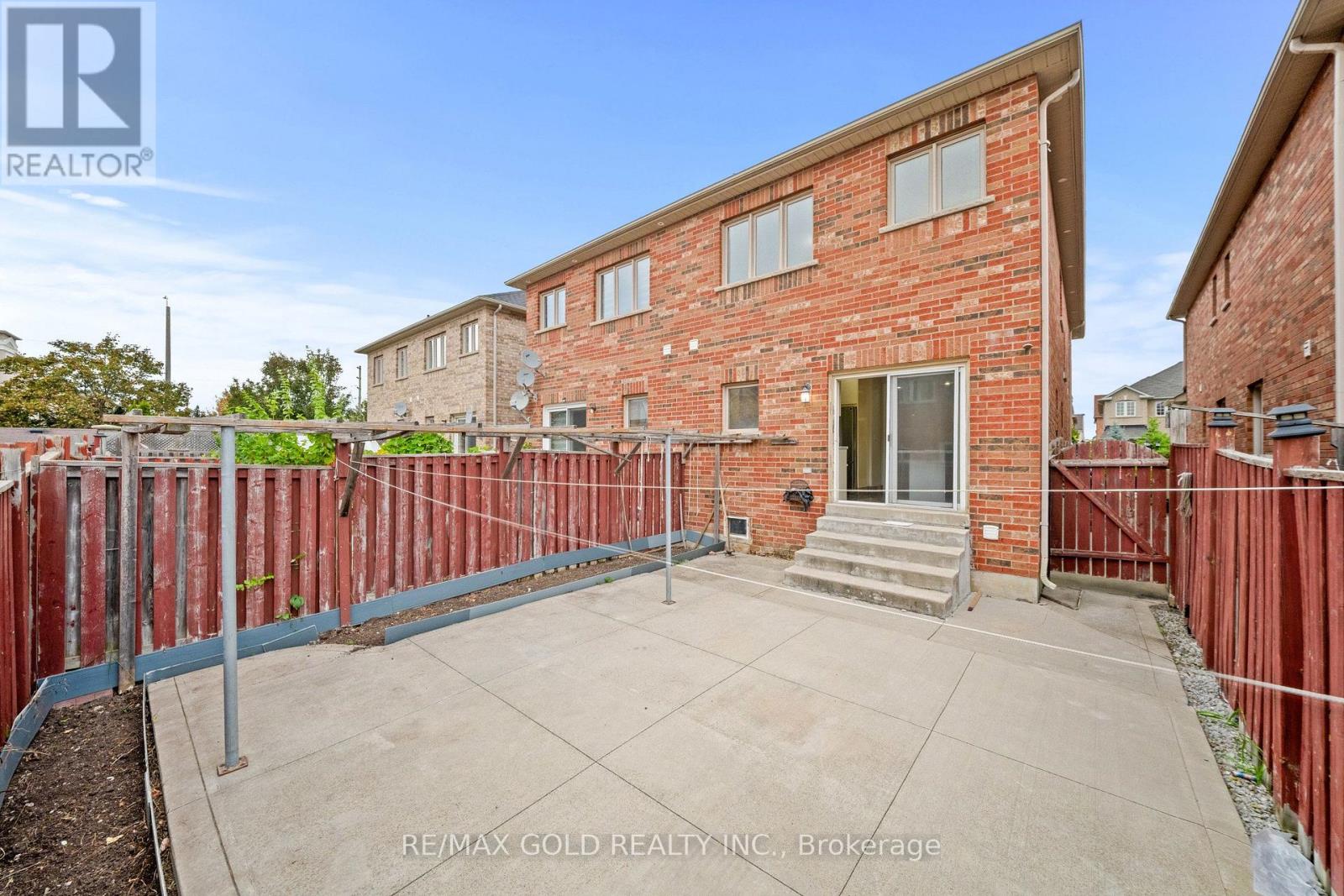 70 CRYSTALVIEW CRESCENT - 28