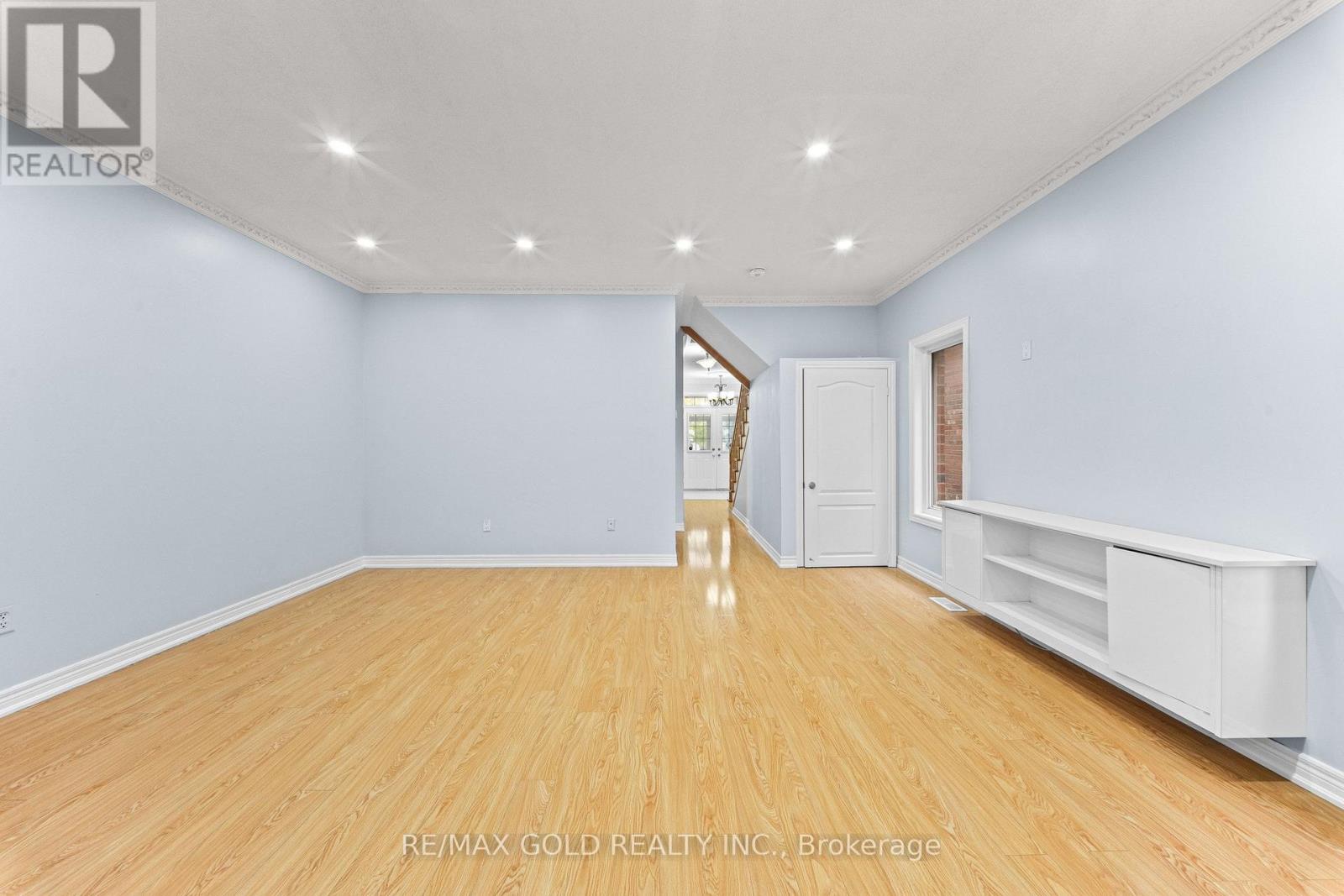 70 CRYSTALVIEW CRESCENT - 5