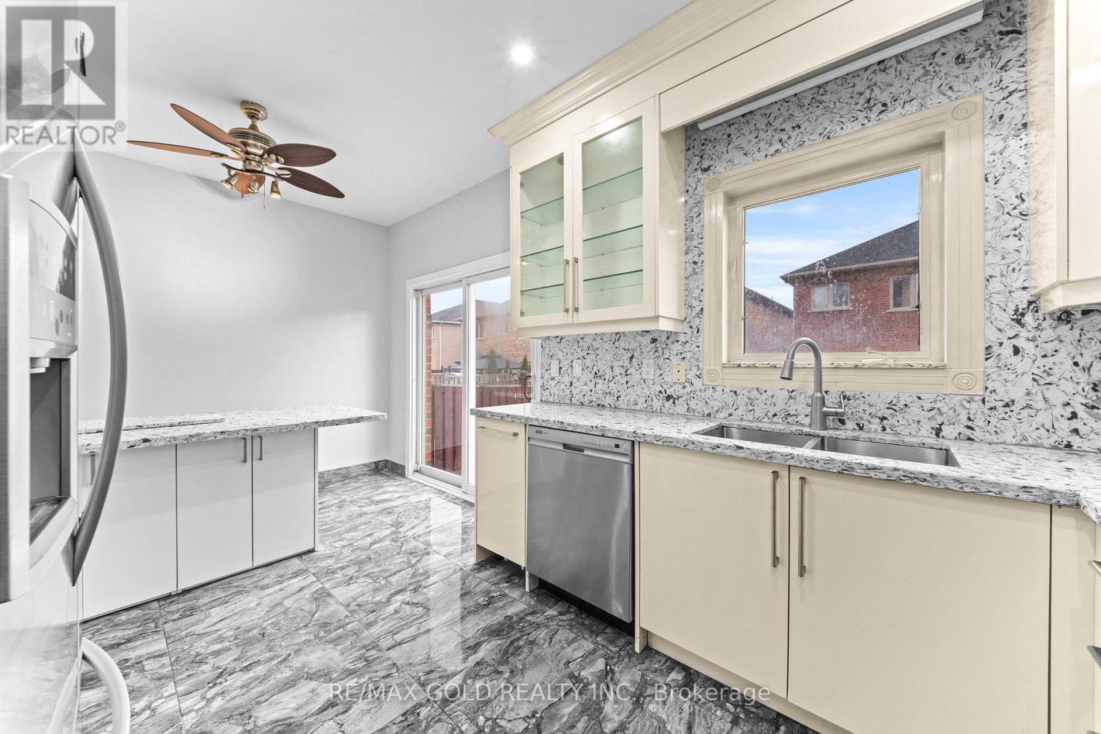 70 CRYSTALVIEW CRESCENT, Brampton (Bram East) — photo 8