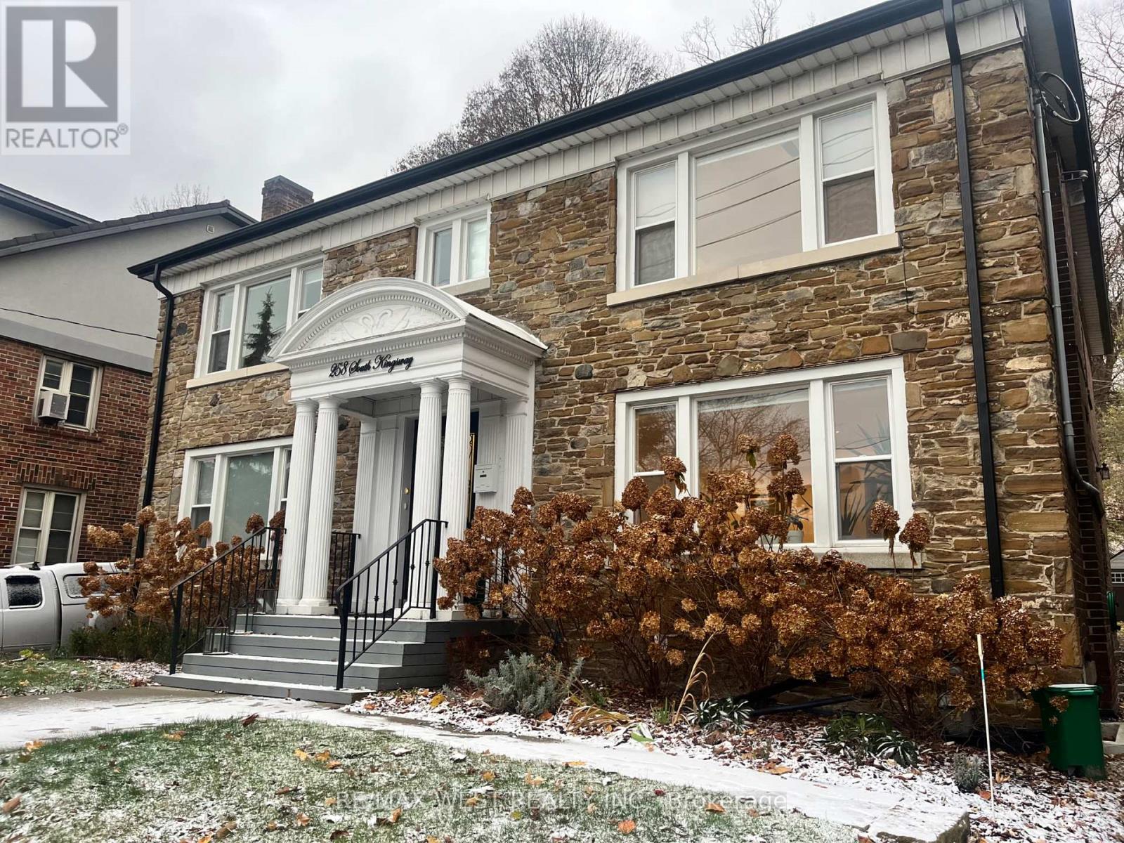 UNIT 1 - 258 SOUTH KINGSWAY, Toronto (High Park-Swansea)