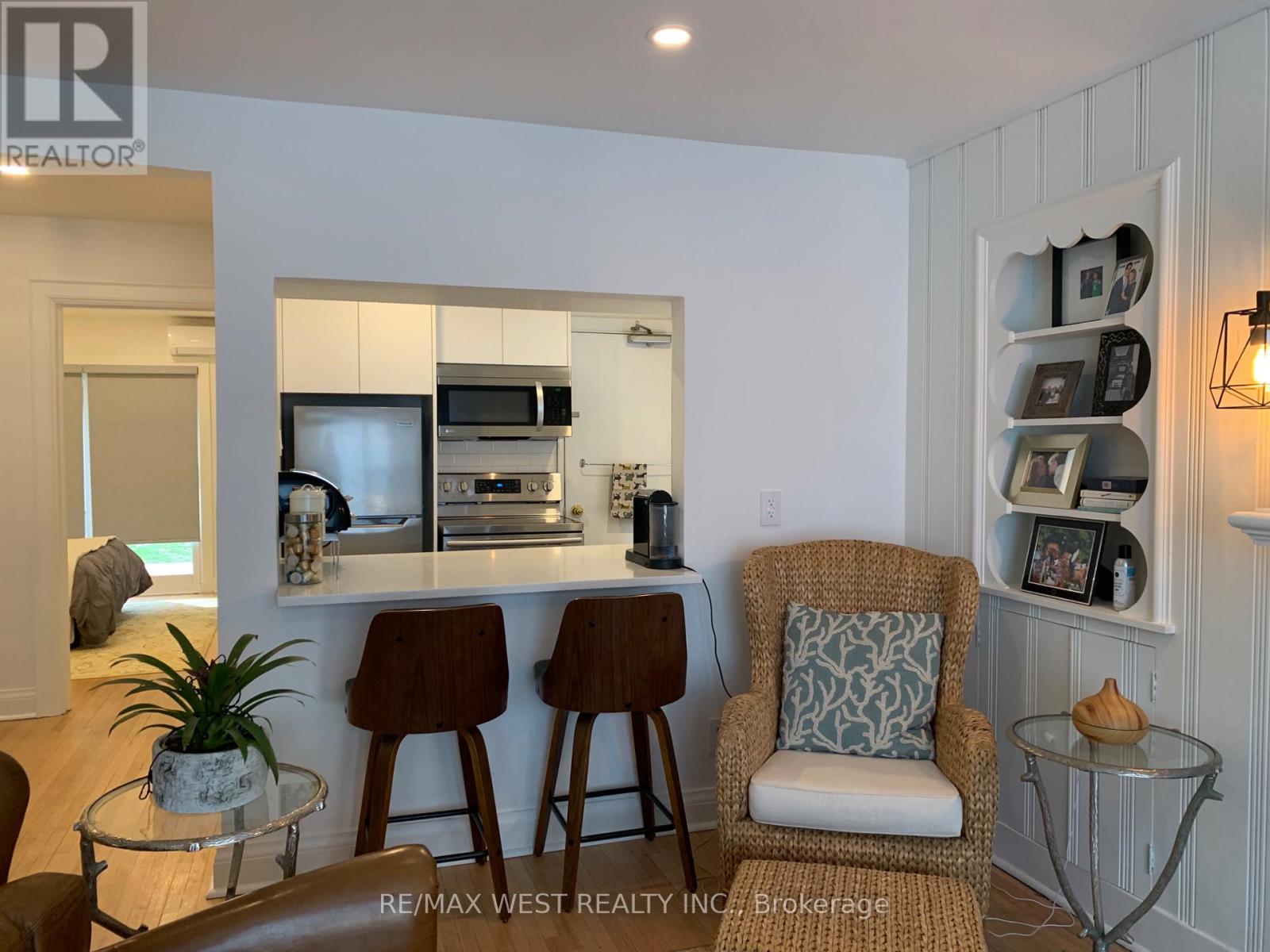 UNIT 1 - 258 SOUTH KINGSWAY, Toronto (High Park-Swansea) — photo 5