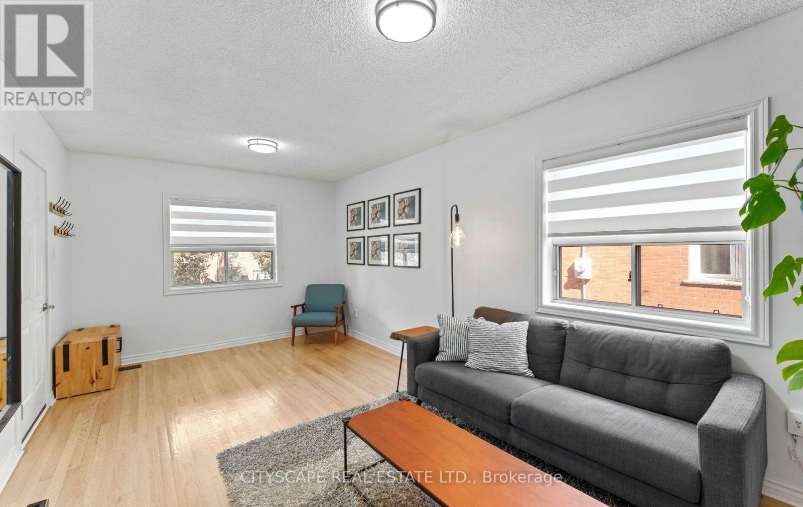 3 CARDELL AVENUE, Toronto (Humberlea-Pelmo Park) — photo 6
