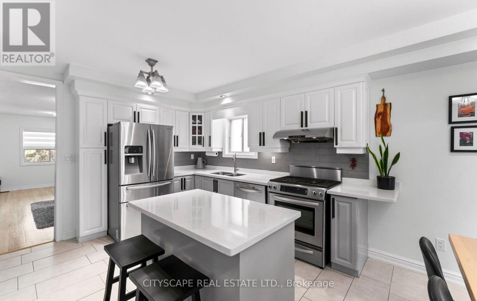 3 CARDELL AVENUE, Toronto (Humberlea-Pelmo Park) — photo 8