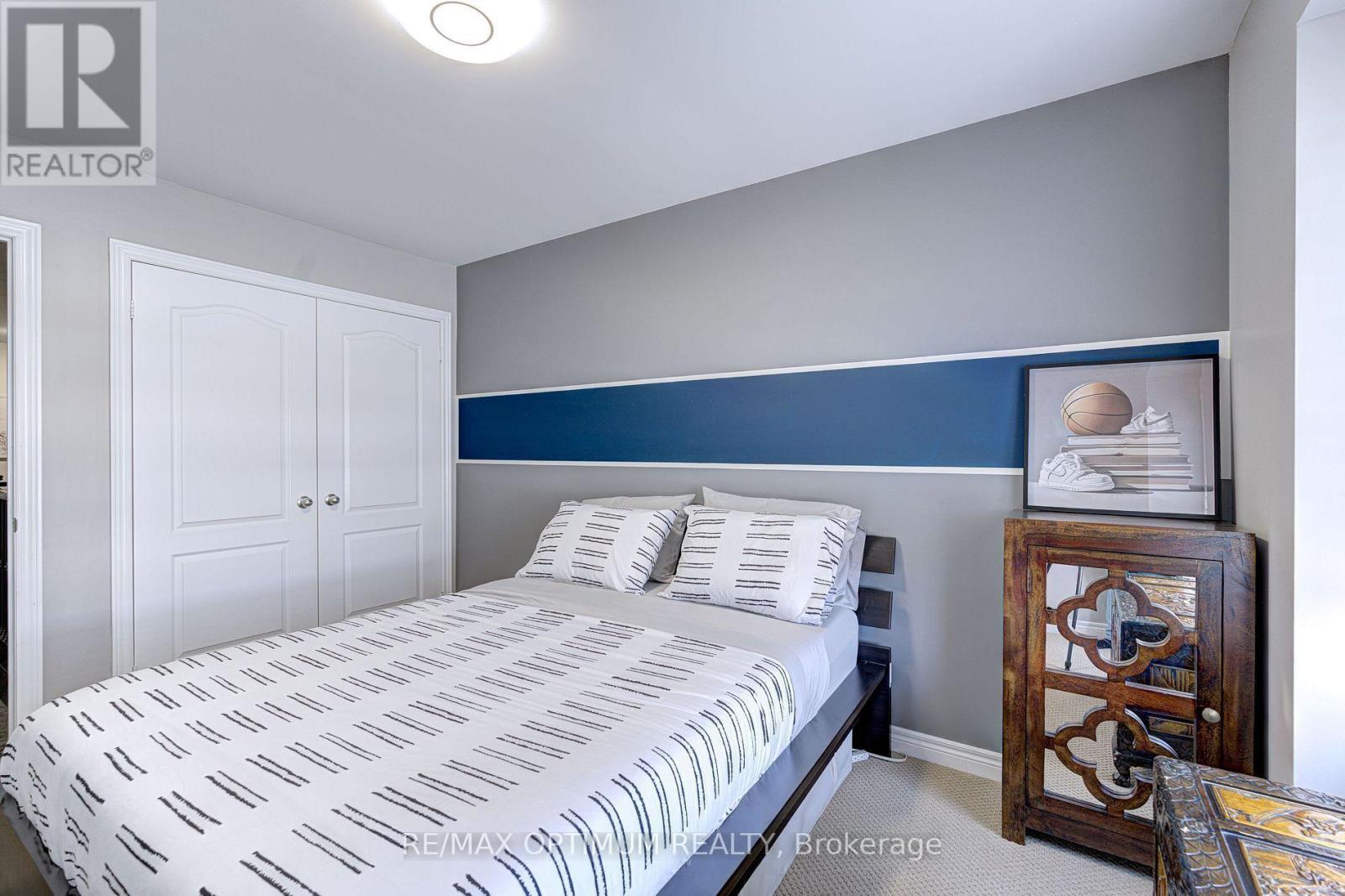 140 SKY HARBOUR DRIVE - Image 32
