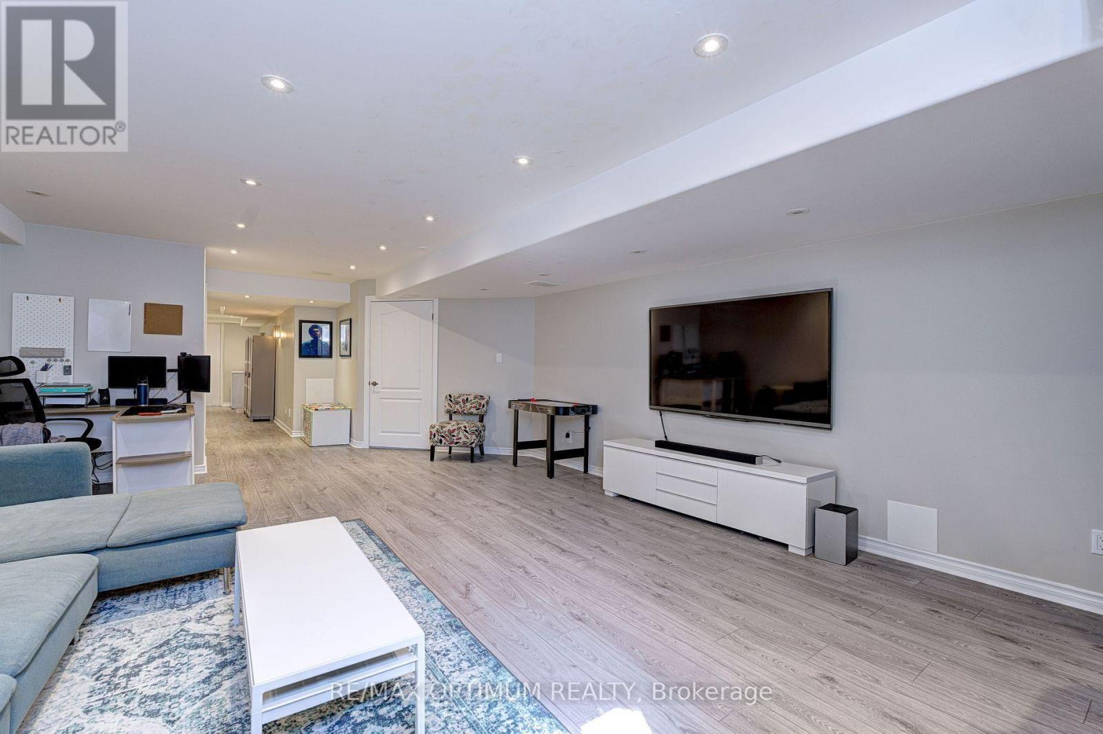 140 SKY HARBOUR DRIVE - Image 36