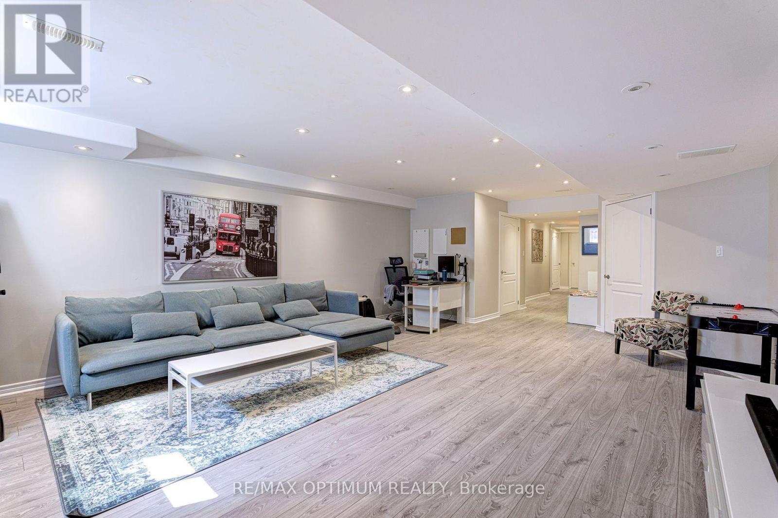 140 SKY HARBOUR DRIVE - Image 37