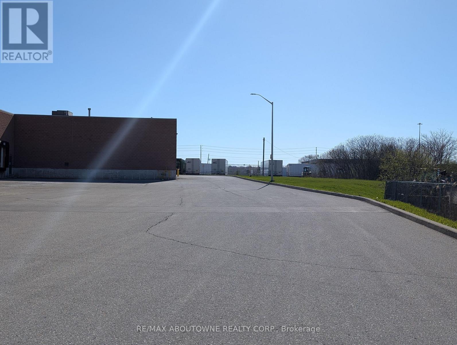 F7 - 1273 NORTH SERVICE ROAD E, Oakville (QE Queen Elizabeth) — photo 8