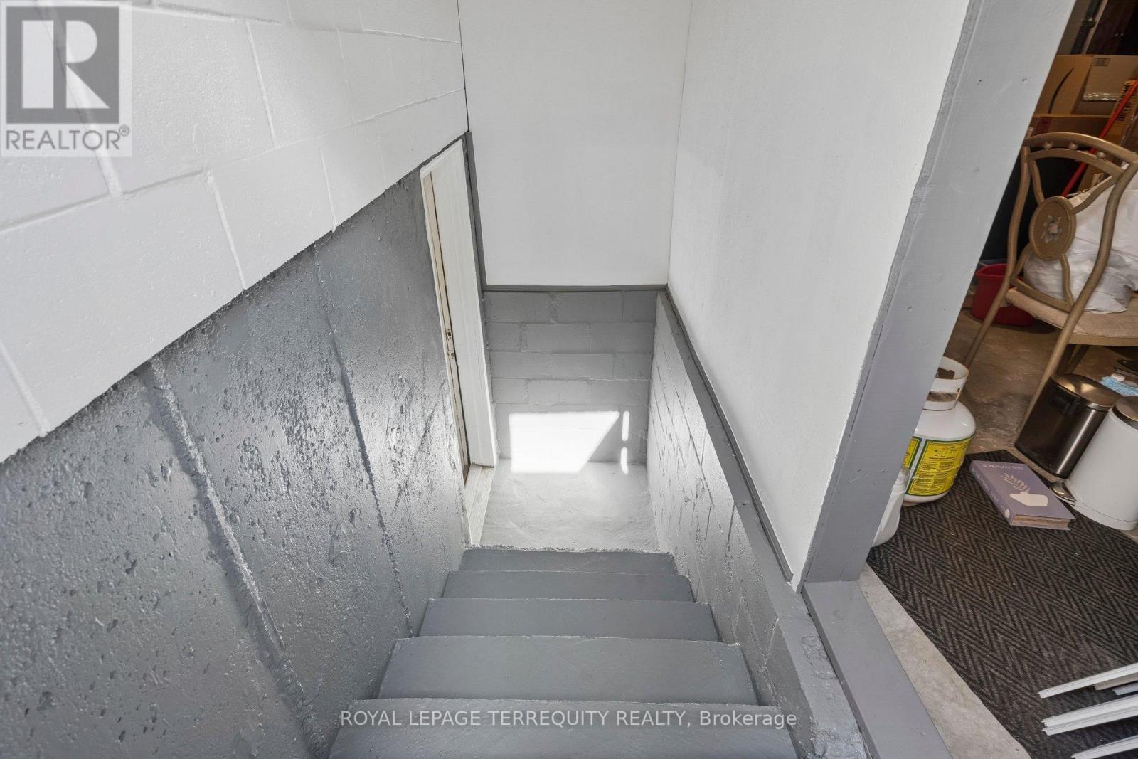 10 SCARBORO AVENUE - 37
