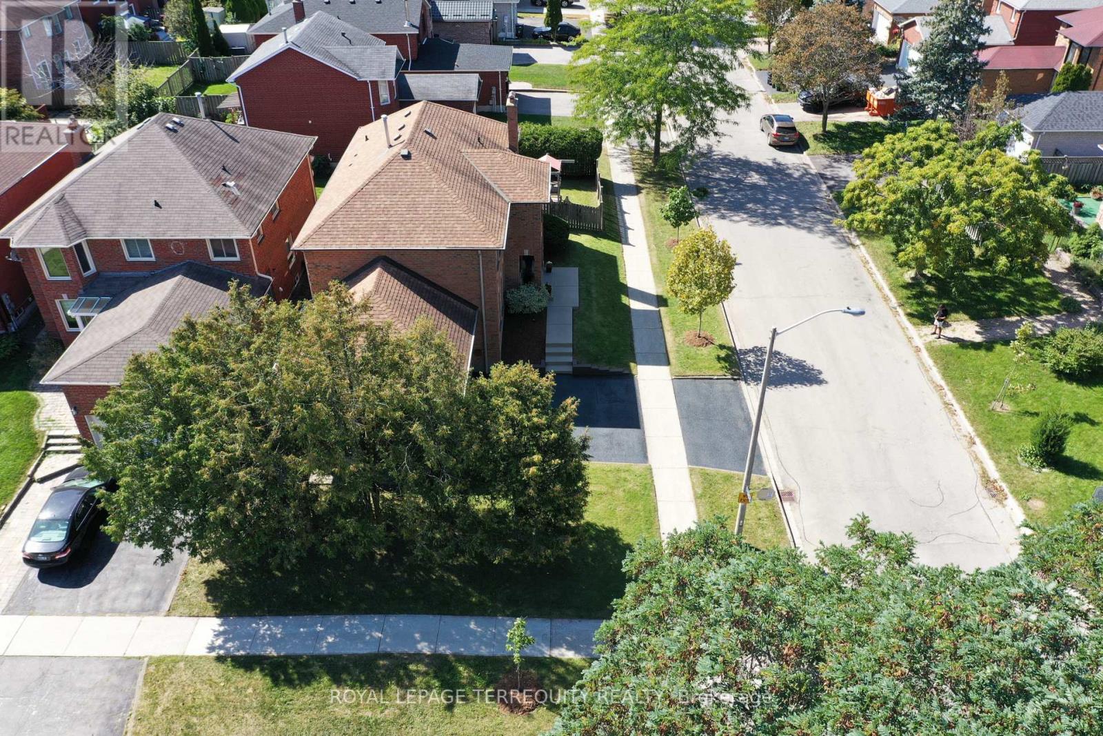 10 SCARBORO AVENUE - 42