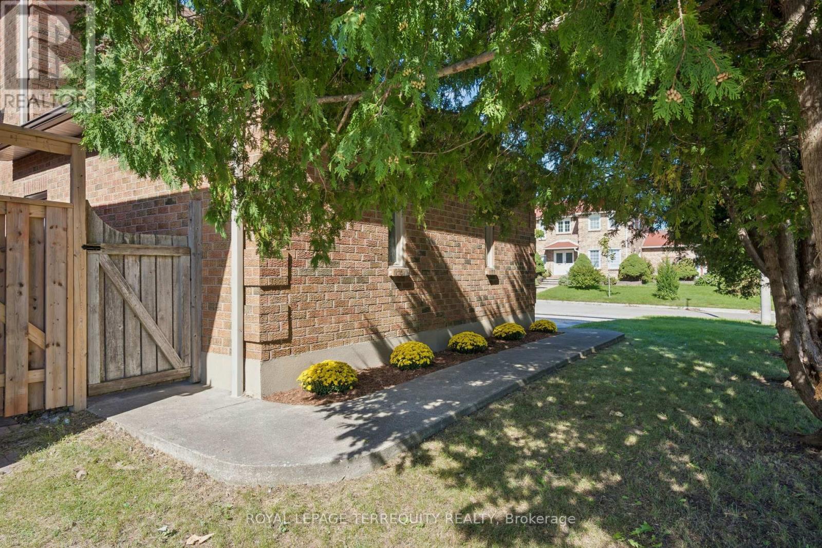 10 SCARBORO AVENUE - 47