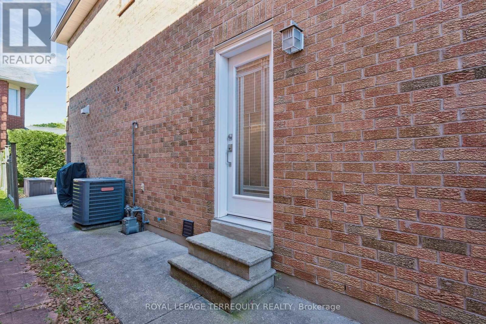 10 SCARBORO AVENUE - 41