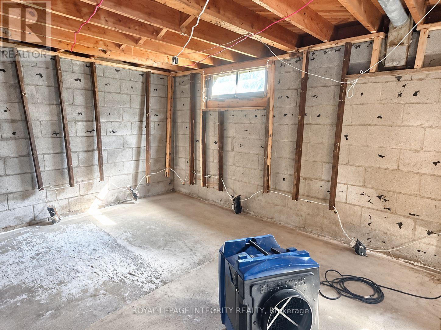 1274 WOODROFFE AVENUE - 23
