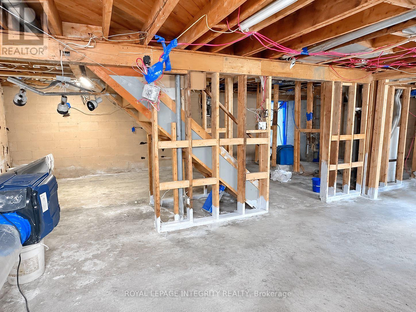 1274 WOODROFFE AVENUE - Image 29