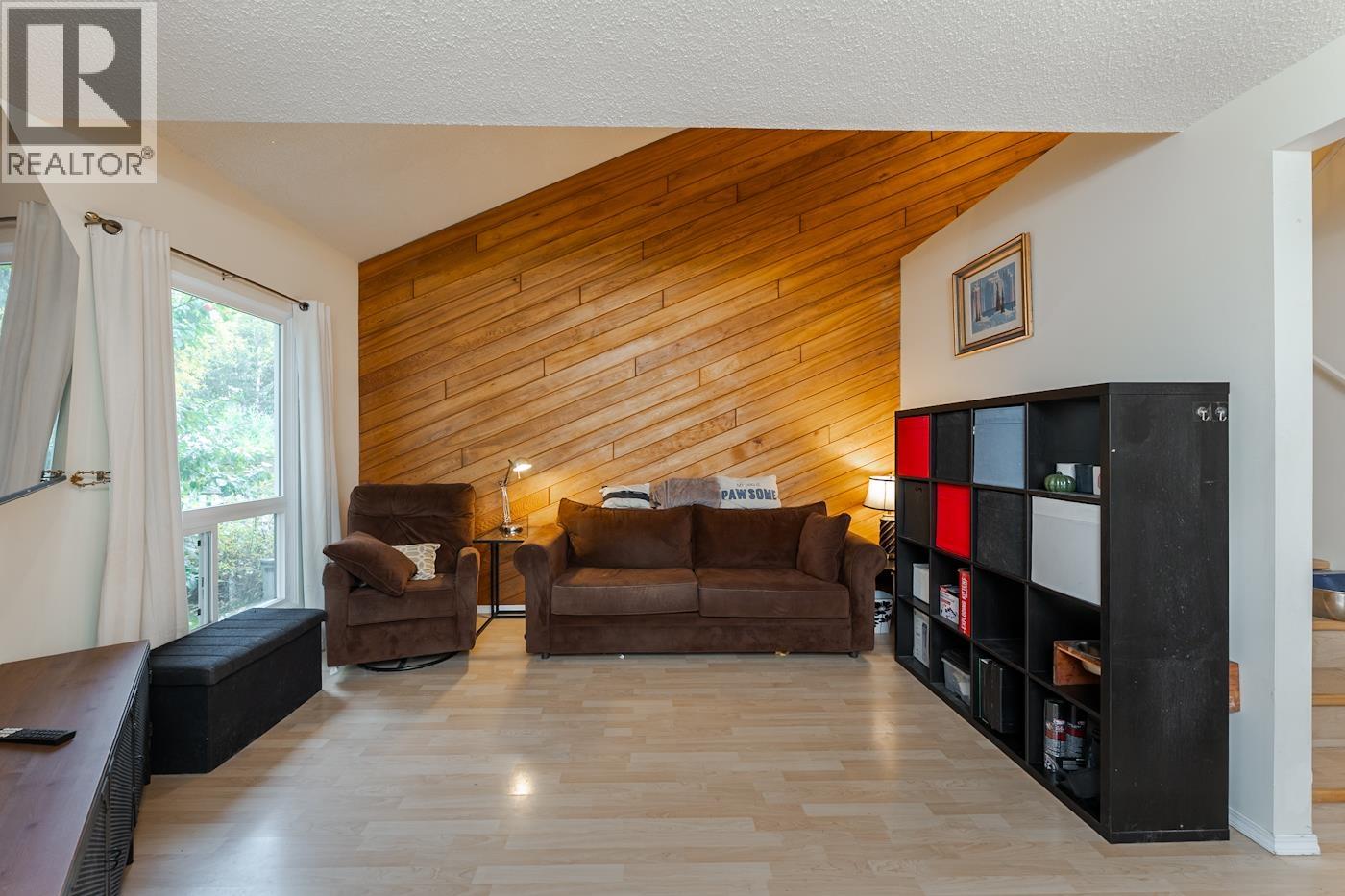 7843 ROCHESTER CRESCENT - 8