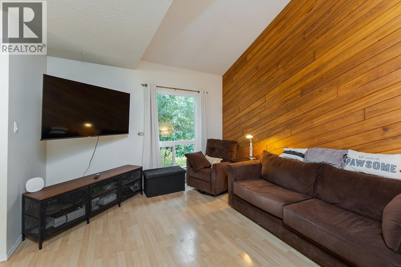 7843 ROCHESTER CRESCENT - 5