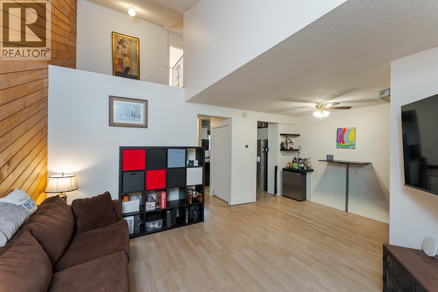 7843 ROCHESTER CRESCENT - 9