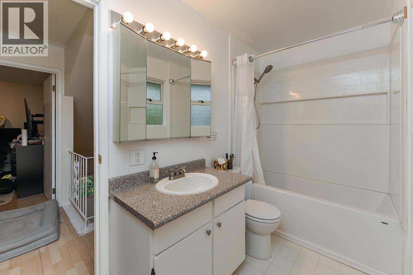 7843 ROCHESTER CRESCENT - 13