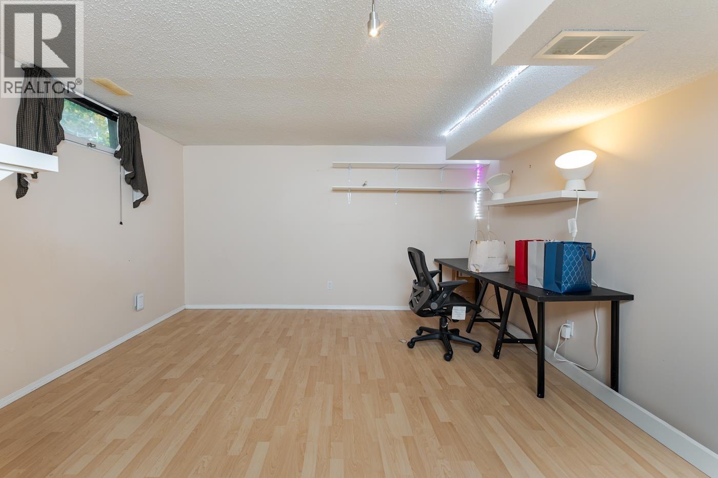 7843 ROCHESTER CRESCENT - Image 17