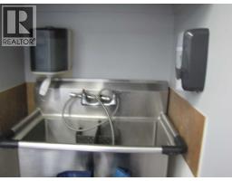 100 & 102c, 4804 50 Street, Innisfail, AB T4G1C2 Photo 28