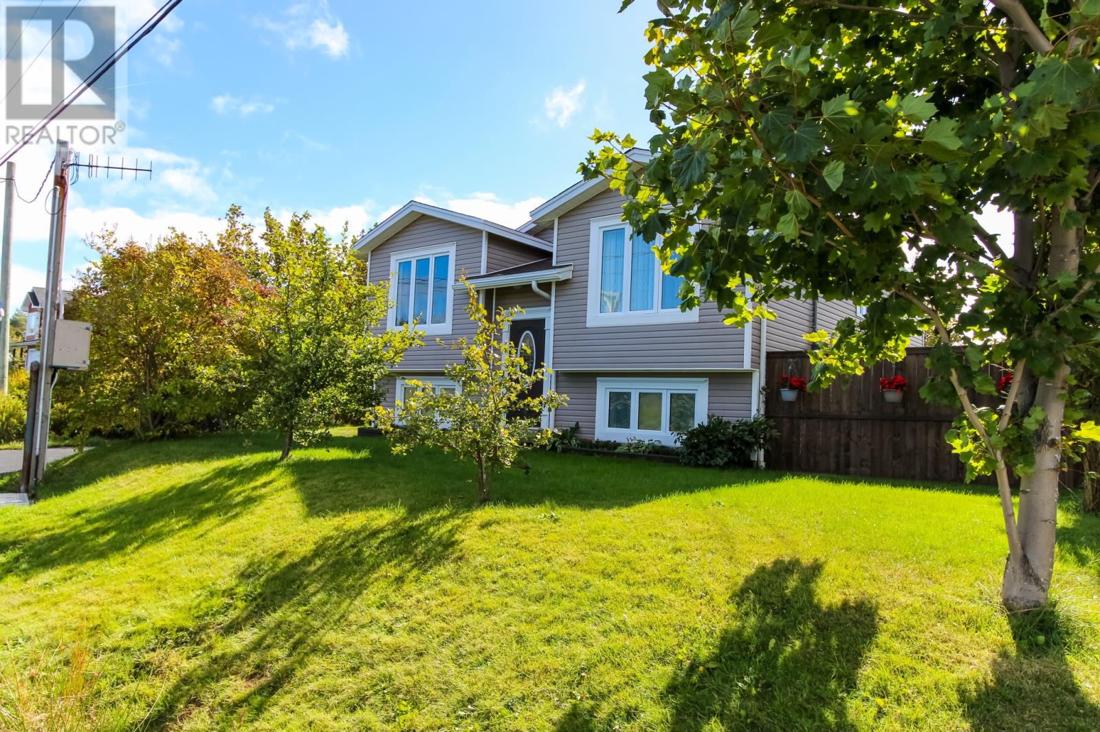 35 Chaytors Road, Conception Bay South, Newfoundland & Labrador, A1W4G3, Conception Bay South, Newfoundland & Labrador — photo 2 of 5