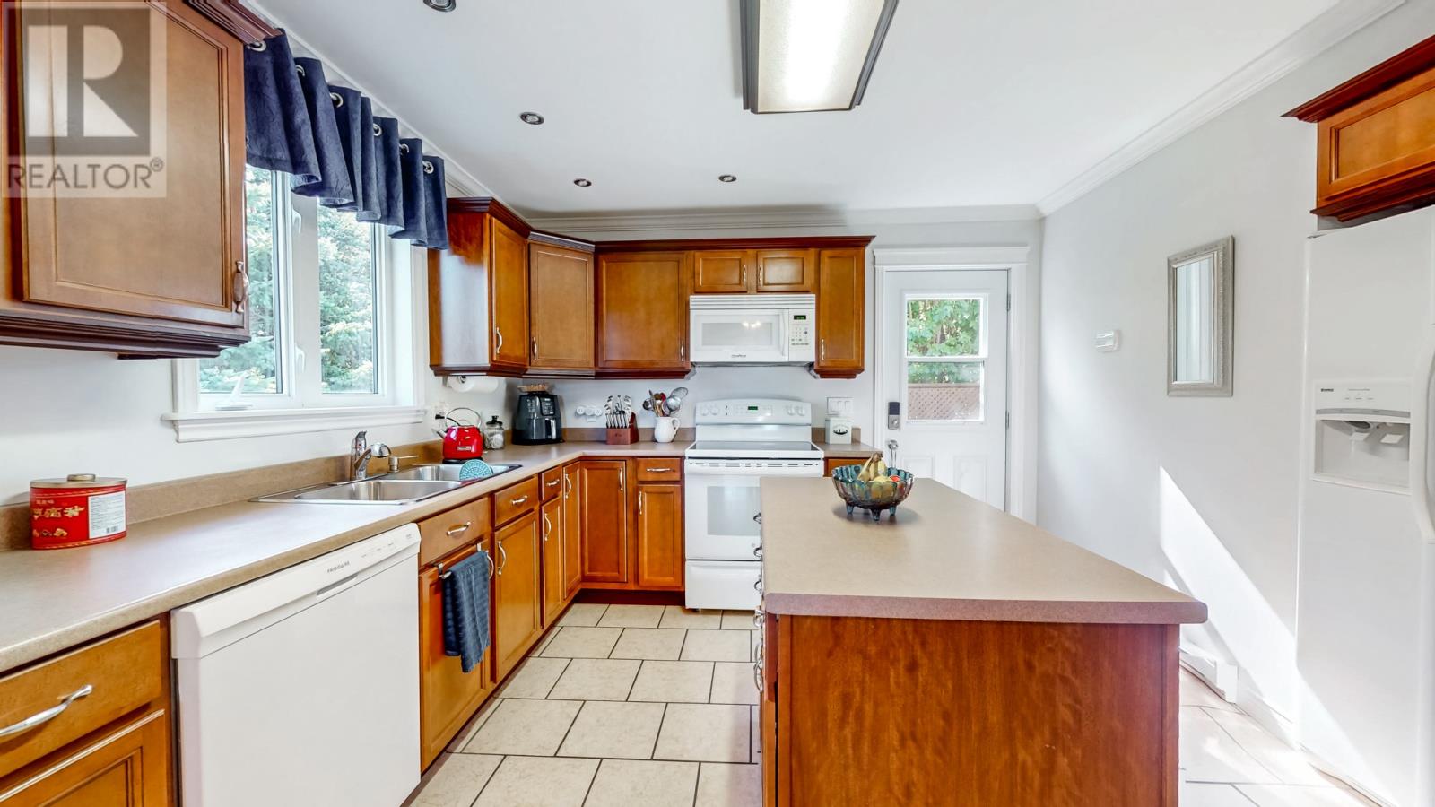 35 Chaytors Road, Conception Bay South, Newfoundland & Labrador, A1W4G3, Conception Bay South, Newfoundland & Labrador — photo 4 of 5