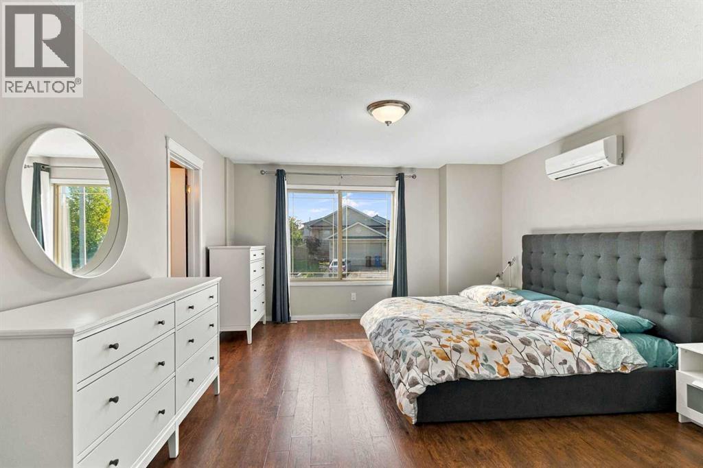 236 Paris Crescent - 14
