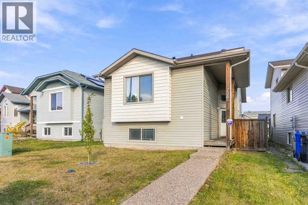236 Paris Crescent - 1