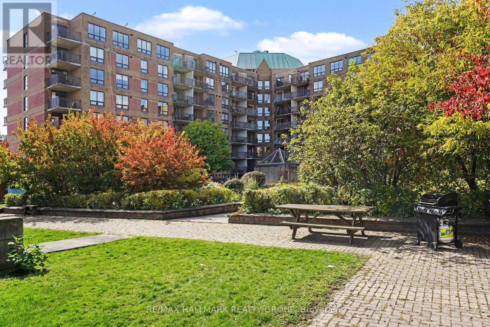 #412 45 HOLLAND AVENUE - 28