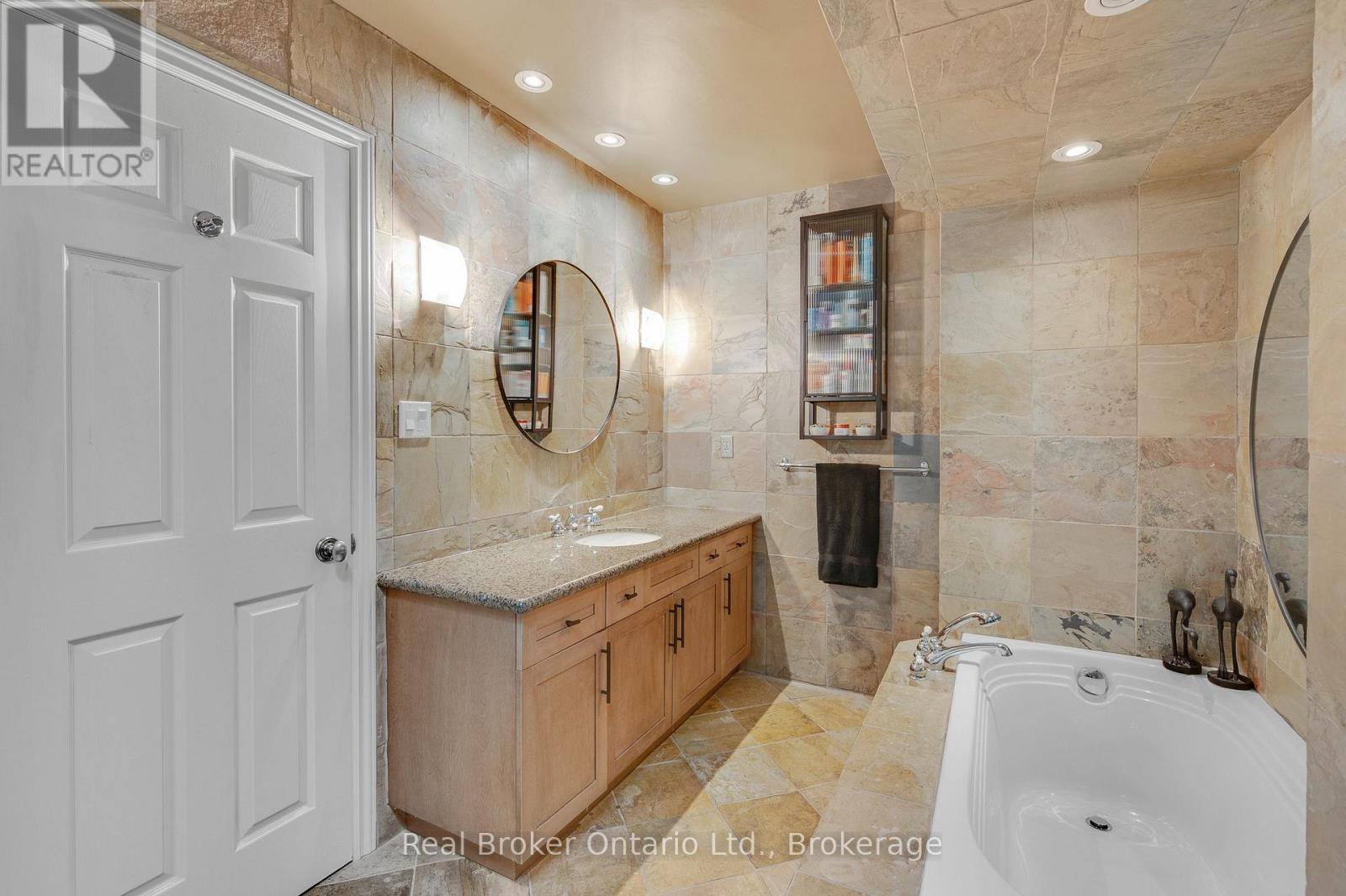 3270 SHELBURNE PLACE - Image 24