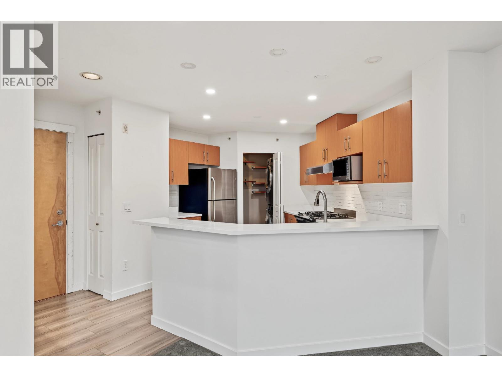 #403 500 KLAHANIE Drive, Port Moody, British Columbia, V3H5L1, Port Moody, British Columbia — photo 4 of 5