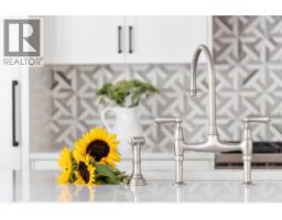 102 1055 Ridgewood Drive, North Vancouver, BC V7R0A6 Photo 13