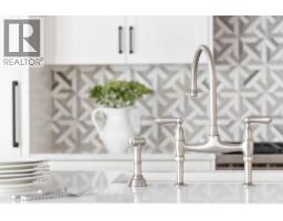 102 1055 Ridgewood Drive, North Vancouver, BC V7R0A6 Photo 14