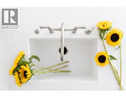 102 1055 Ridgewood Drive, North Vancouver, BC V7R0A6 Photo 15
