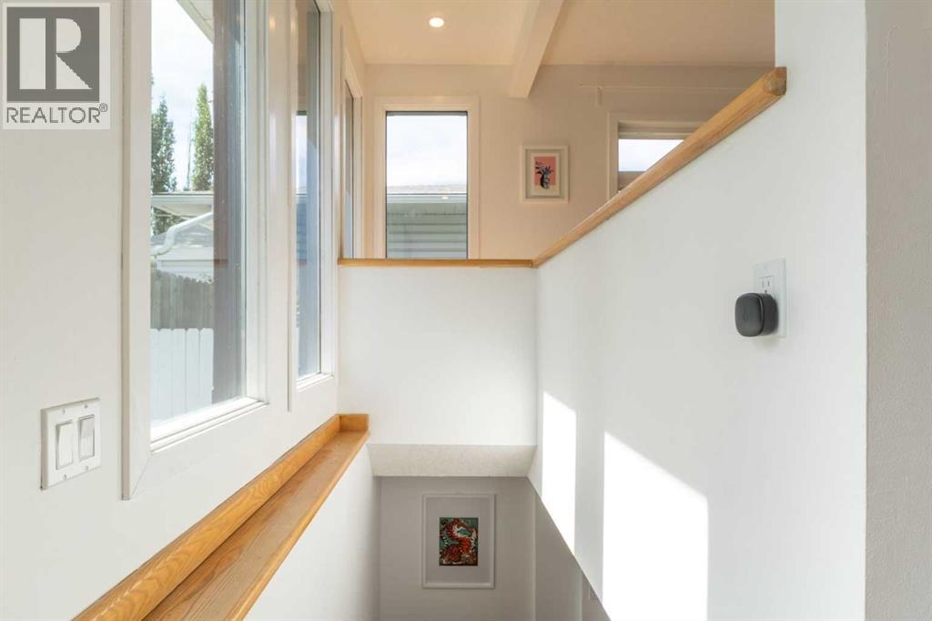 29 Hillary Crescent SW - 30
