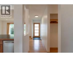 29 Hillary Crescent Sw, Calgary, AB T2V3J3 Photo 16