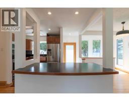 4pc Bathroom - 29 Hillary Crescent Sw, Calgary, AB T2V3J3 Photo 9