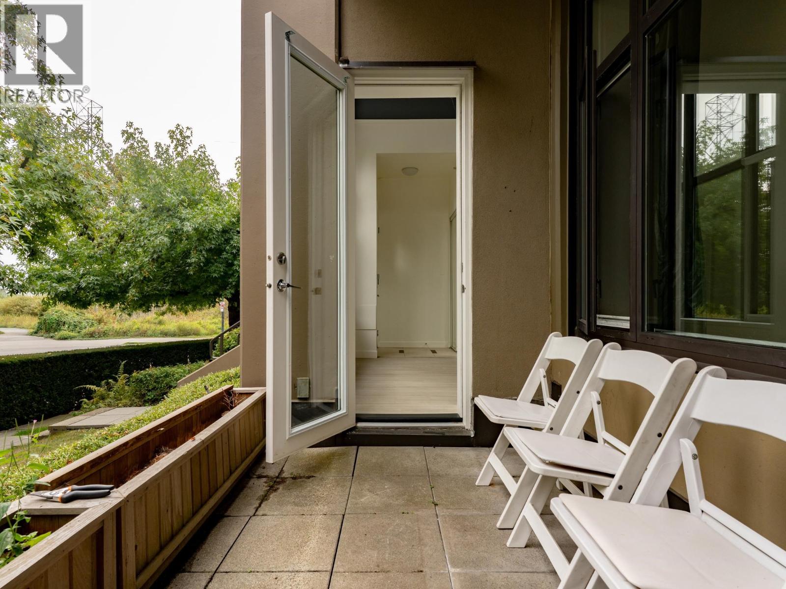 #TH10 2355 MADISON Avenue, Burnaby, British Columbia, V5C0B3, Burnaby, British Columbia — photo 4 of 5