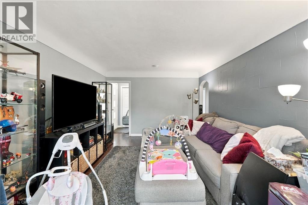 63 OFIELD Road - 3