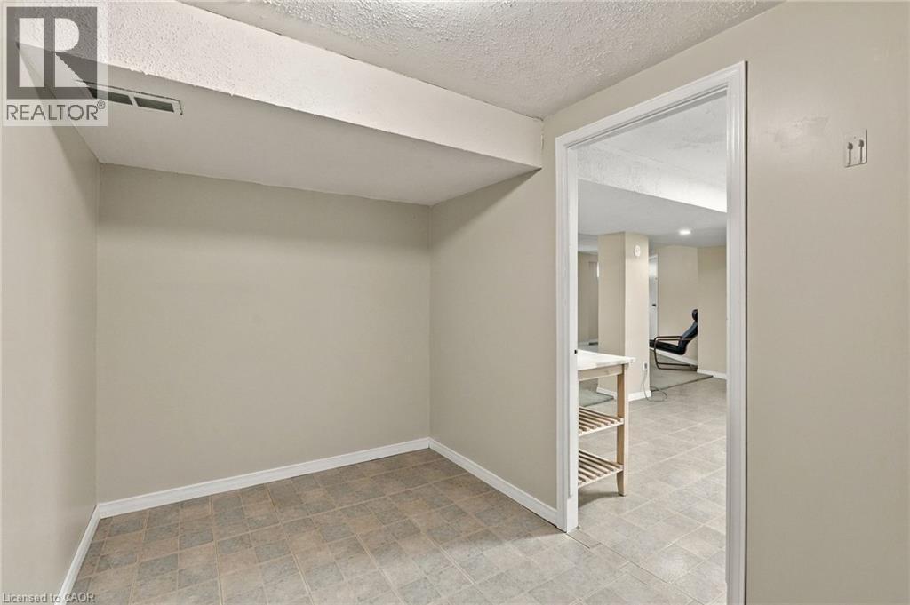 63 OFIELD Road - 32